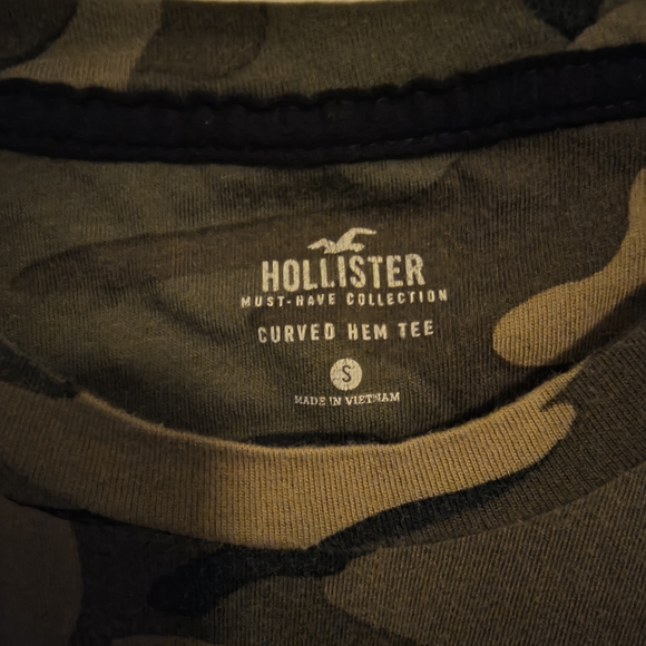 Hollister Green Camouflage Curved Hem Tee - Picture 2 of 2